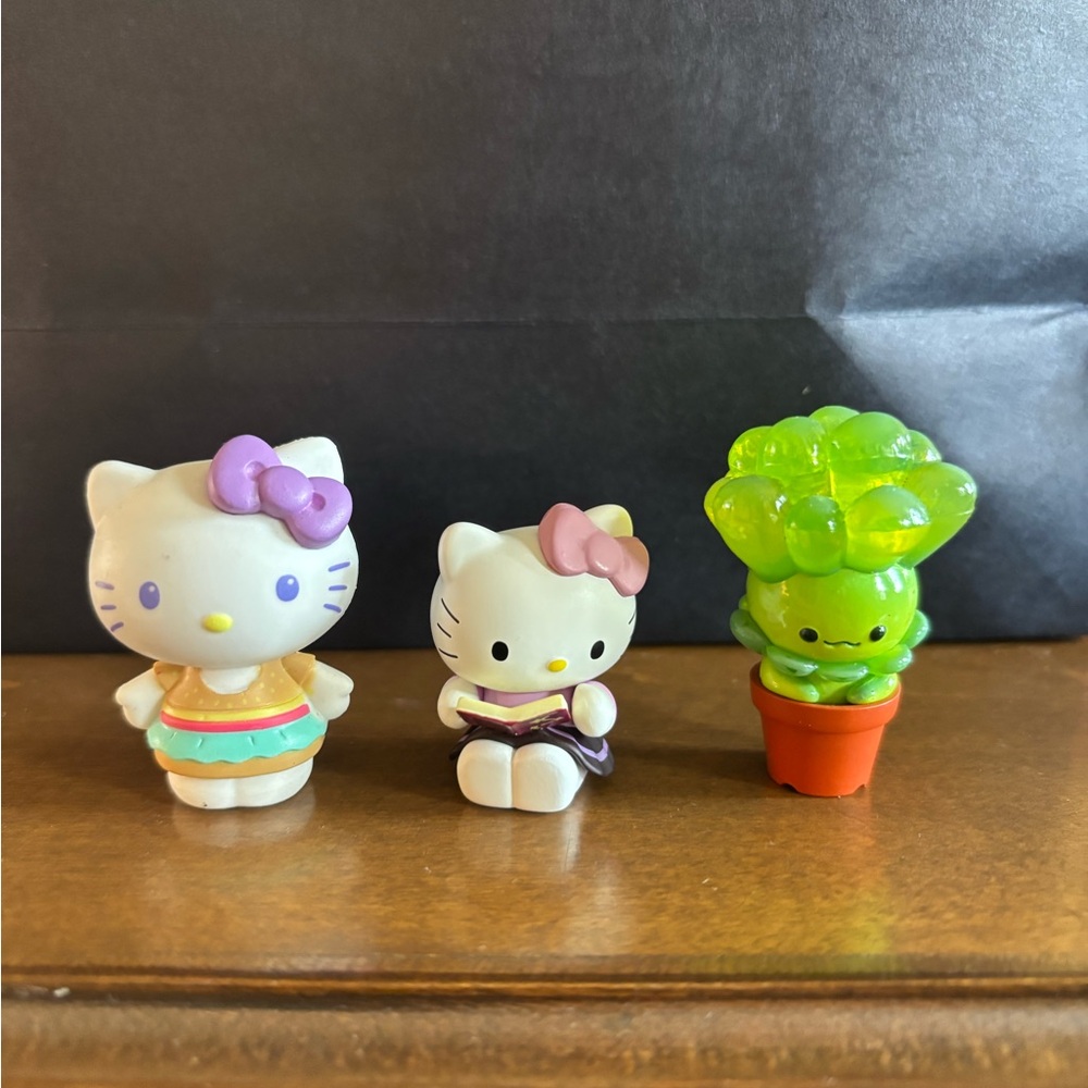 Hello Kitty Figure